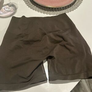 ALPHALETE biker short tan